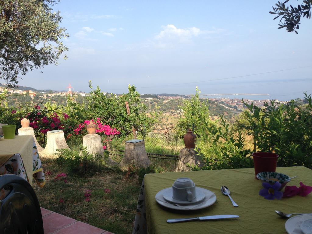 Giardino Di Sicilia Guest House SantʼAgata di Militello Exterior foto