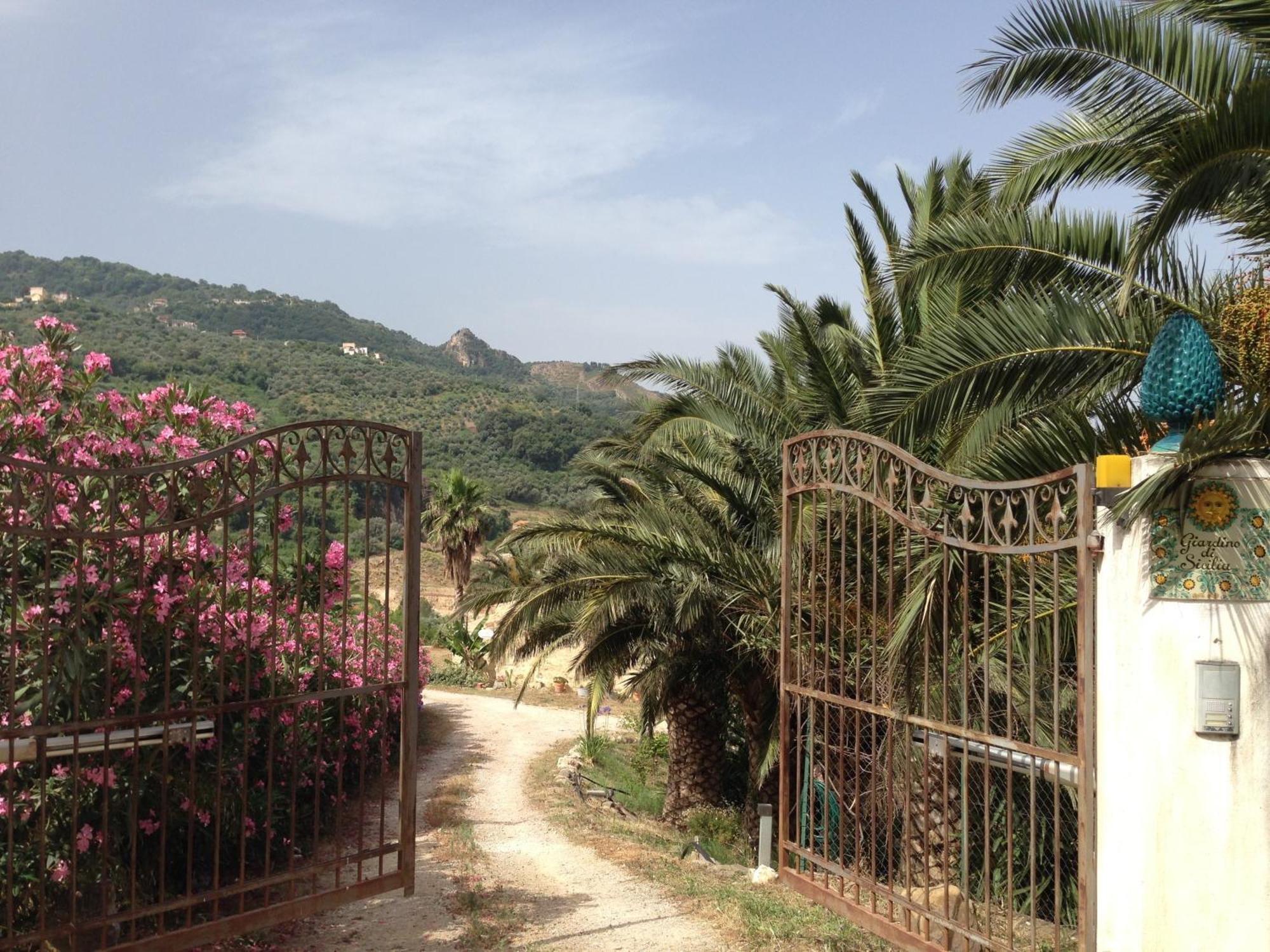 Giardino Di Sicilia Guest House SantʼAgata di Militello Exterior foto